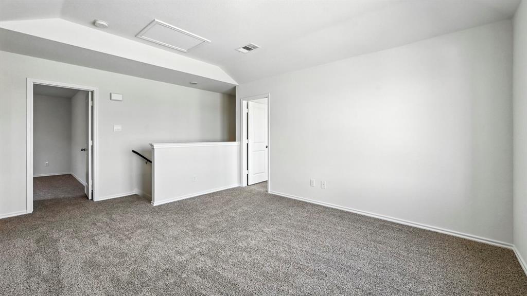 122 Pheasant Run Road Terrell, TX 75160 - Photo 22 of 36 Spacious upper-level room featuring neutral gray carpeting and white painted walls