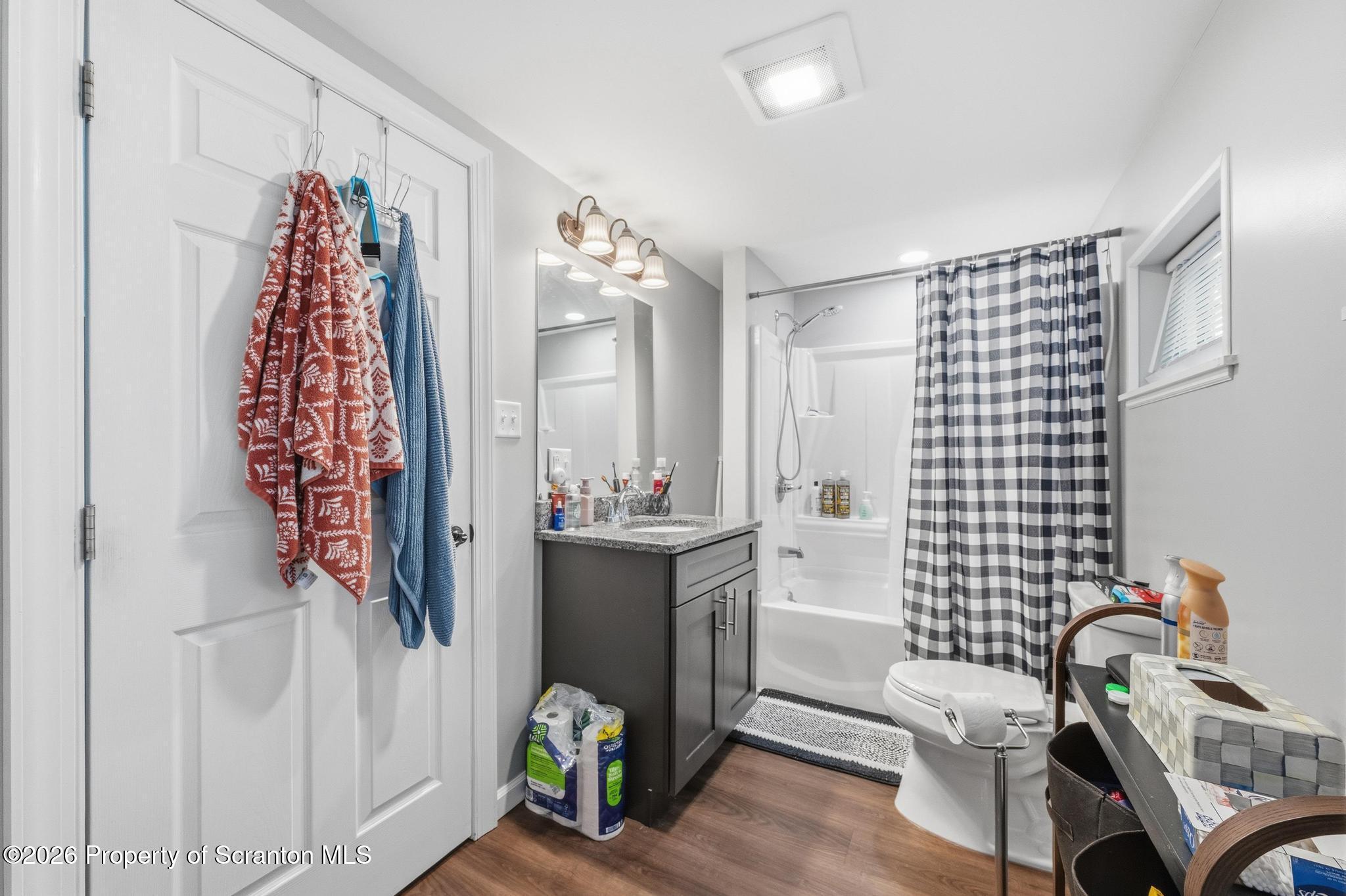 843 Spring Street Avoca, PA 18641 - Photo 22 of 44 Full Bathroom