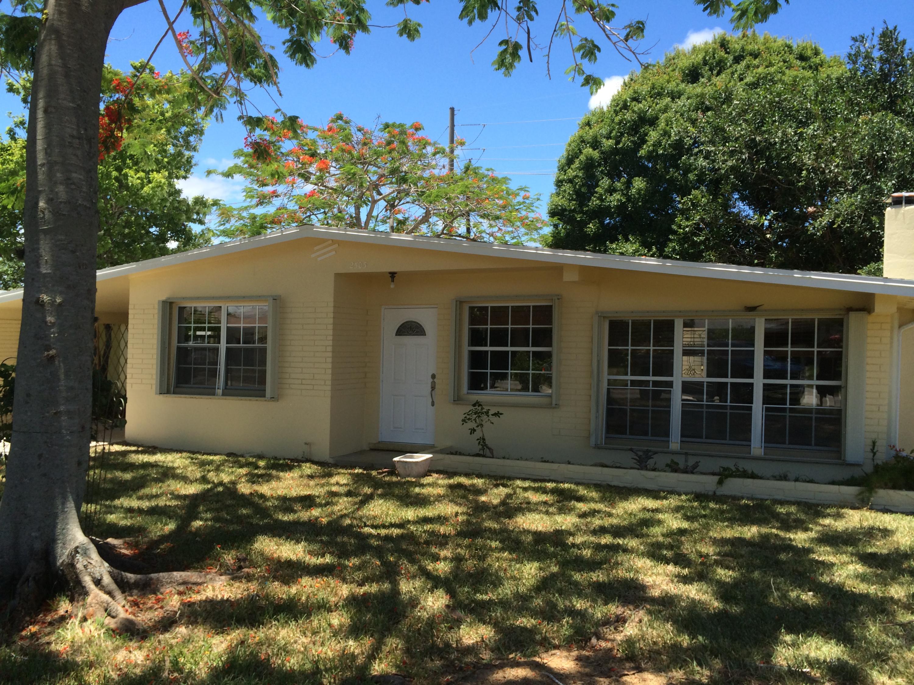 2503 Southeast Washington Street Stuart, FL 34997 - Photo 2 of 10 Front