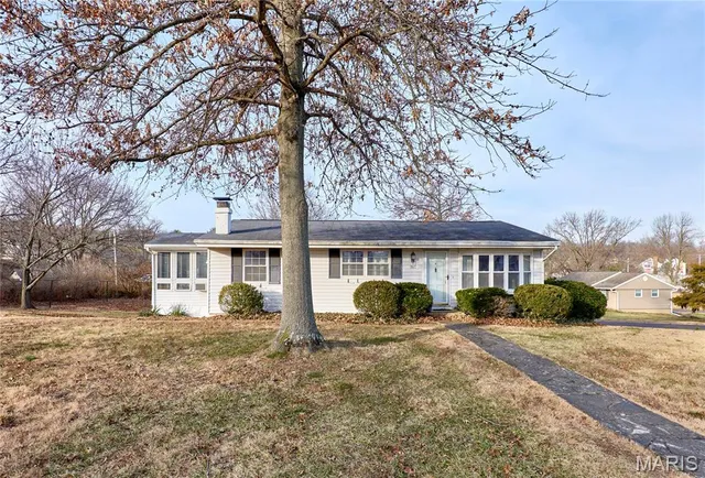 $2,050 | 705 Vendome Lane, Ballwin, MO 63011