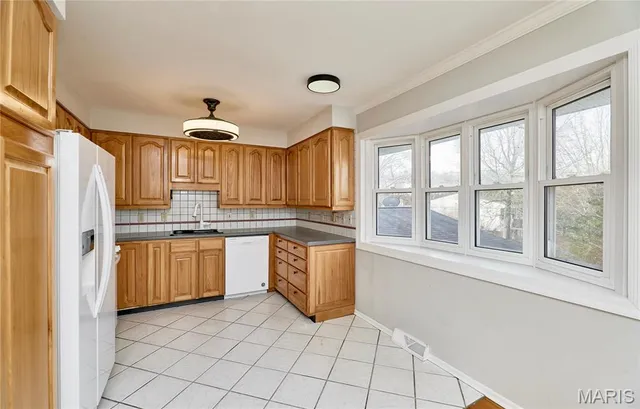 $2,050 | 705 Vendome Lane, Ballwin, MO 63011