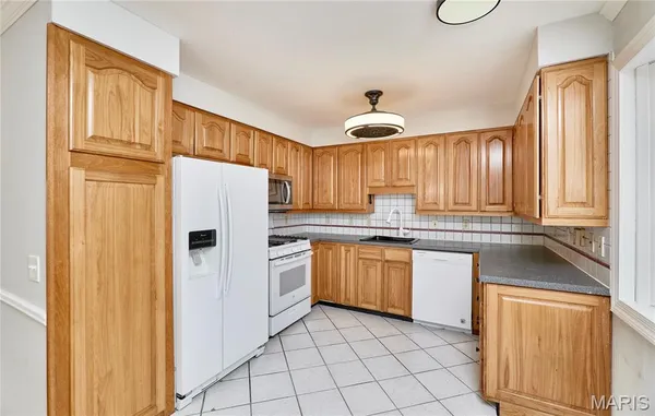 $2,050 | 705 Vendome Lane, Ballwin, MO 63011