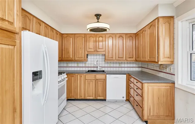 $2,050 | 705 Vendome Lane, Ballwin, MO 63011