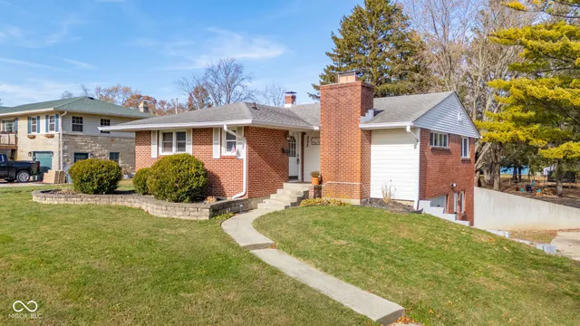 $285,000 | 222 East McKenzie Road, Greenfield, IN 46140