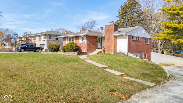 $285,000 | 222 East McKenzie Road, Greenfield, IN 46140