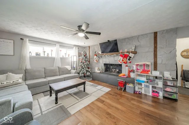 $285,000 | 222 East McKenzie Road, Greenfield, IN 46140