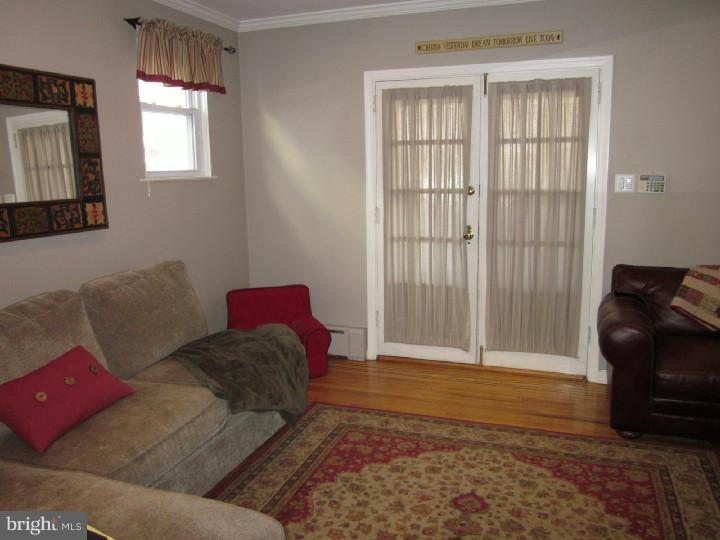 606 Arbor Road Cheltenham, PA 19012 - Photo 3 of 21 Living Room