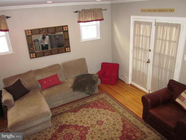 606 Arbor Road Cheltenham, PA 19012 - Photo 4 of 21 Living Room