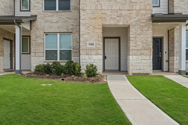 $250,000 | 11906 Amber Oak Way, Unit 4, Tomball, TX 77375