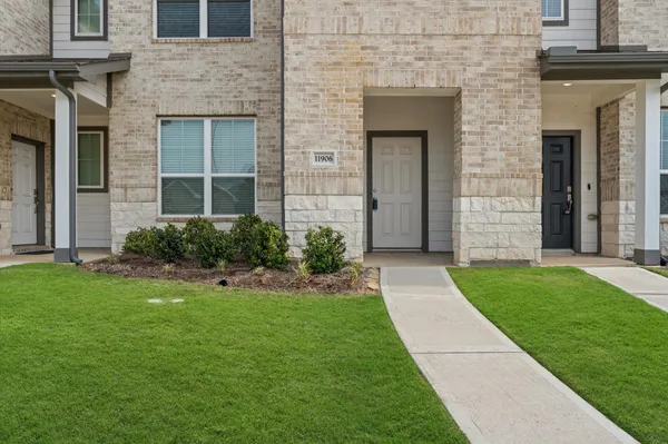 $250,000 | 11906 Amber Oak Way, Unit 4, Tomball, TX 77375