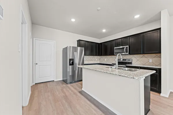 $250,000 | 11906 Amber Oak Way, Unit 4, Tomball, TX 77375