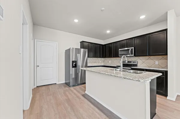 $250,000 | 11906 Amber Oak Way, Unit 4, Tomball, TX 77375