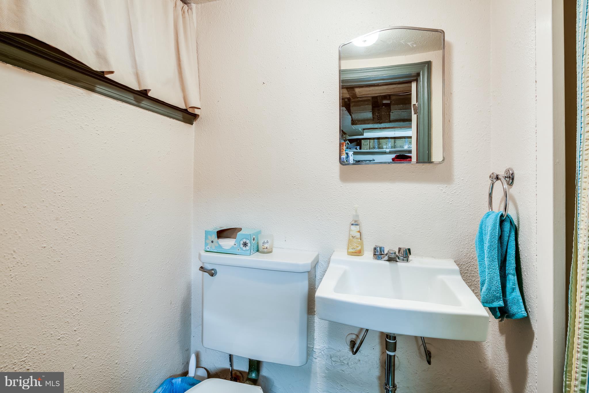 412 Greenlow Road Baltimore, MD 21228 - Photo 21 of 26 Lower level full bath
