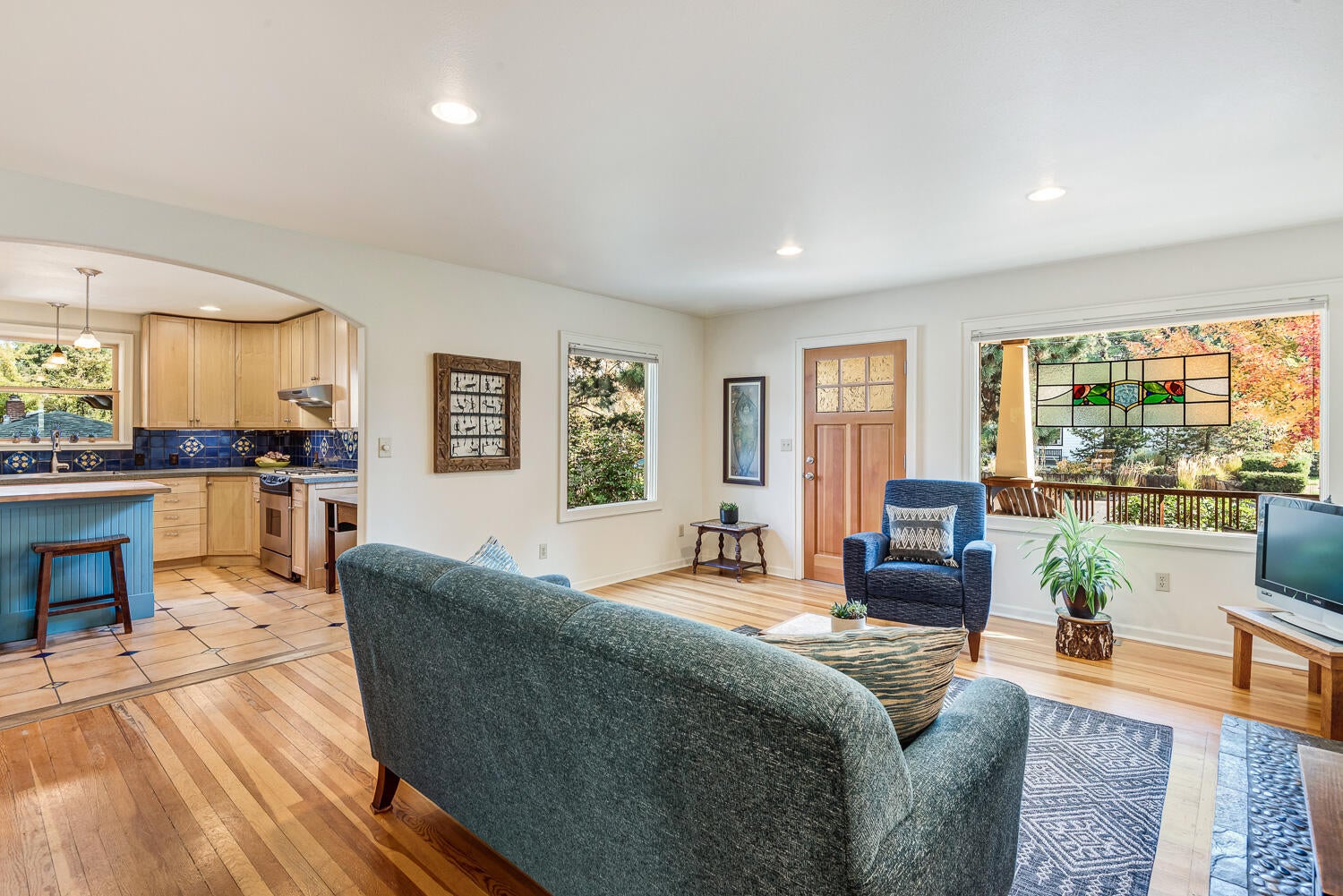 809 Northeast 9th Street Bend, OR 97701 - Photo 10 of 42 Great room