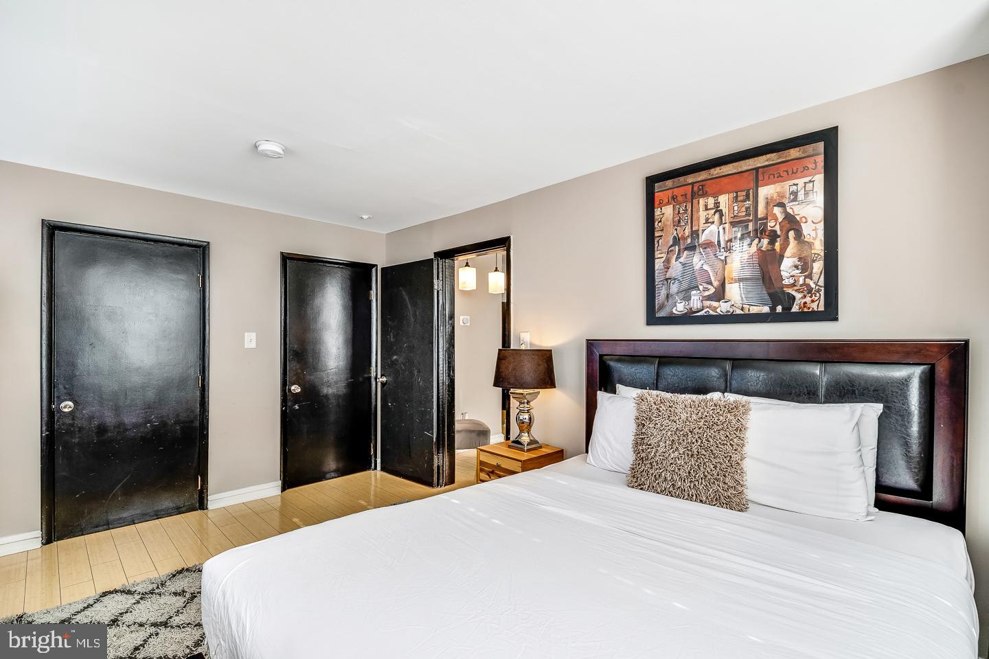 2135 Walnut Street, Unit 603 Philadelphia, PA 19103 - Photo 10 of 13 a bedroom with a large bed and a painting on the wall