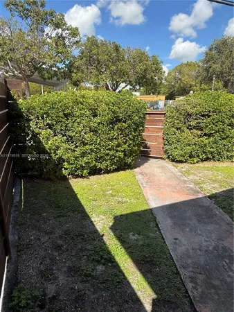 $1,725 | 2421 Southwest 26th Terrace, Unit 2, Miami, FL 33133