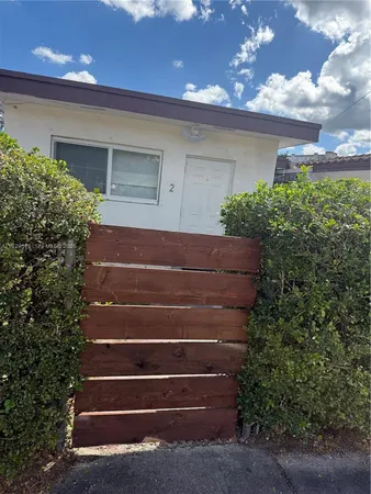 $1,725 | 2421 Southwest 26th Terrace, Unit 2, Miami, FL 33133