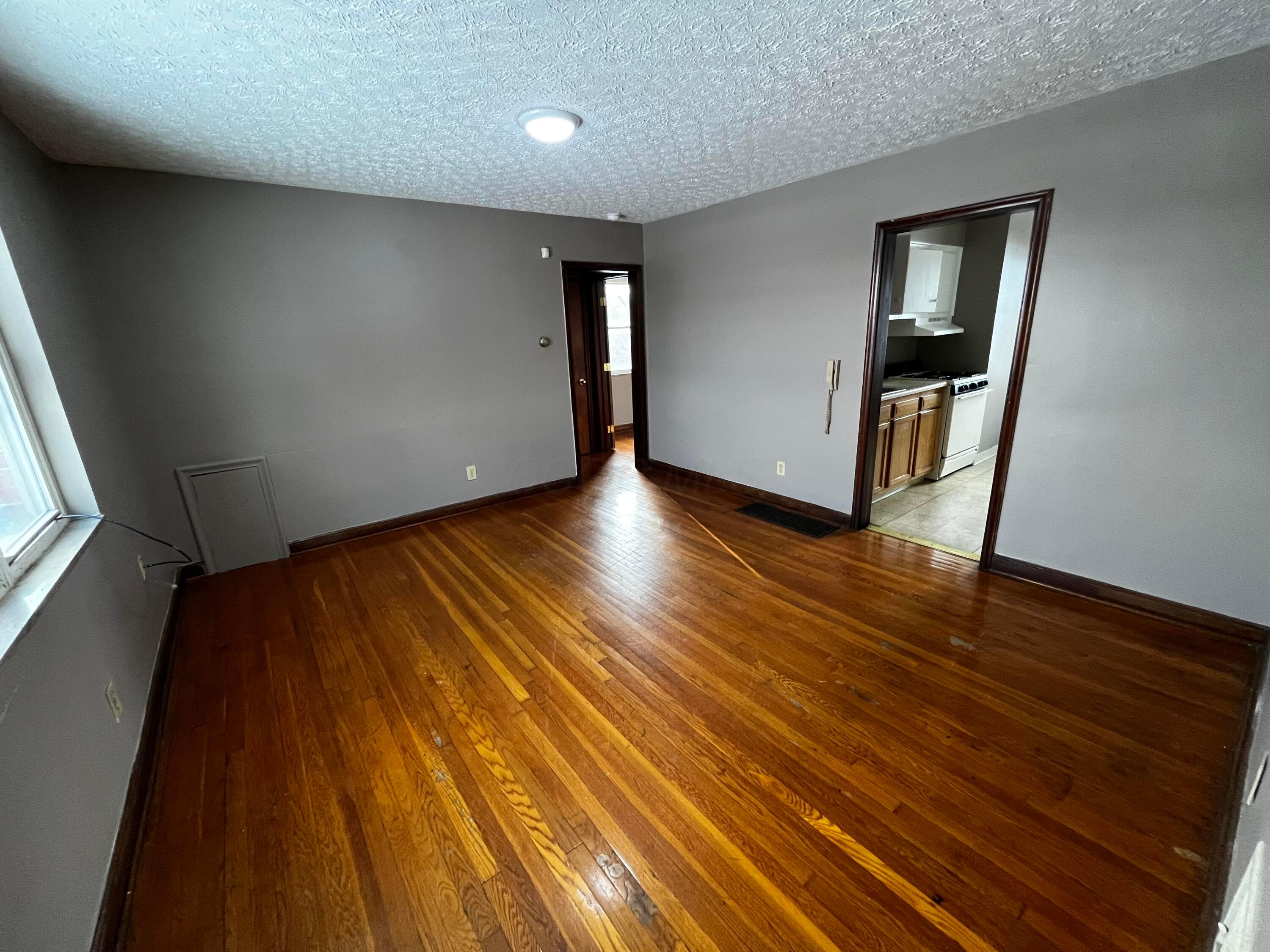 233 North James Road, Unit D Columbus, OH 43213 - Photo 2 of 5 IMG_8596