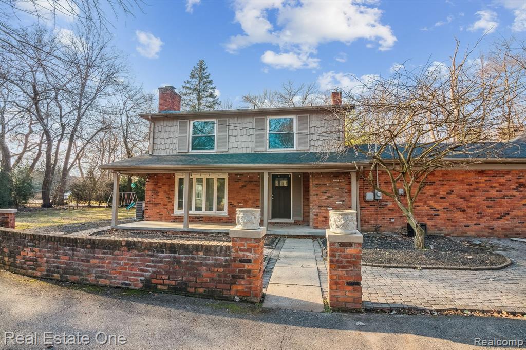 1034 Lake Shore Road Grosse Pointe Shores, MI 48236 - Photo 2 of 43