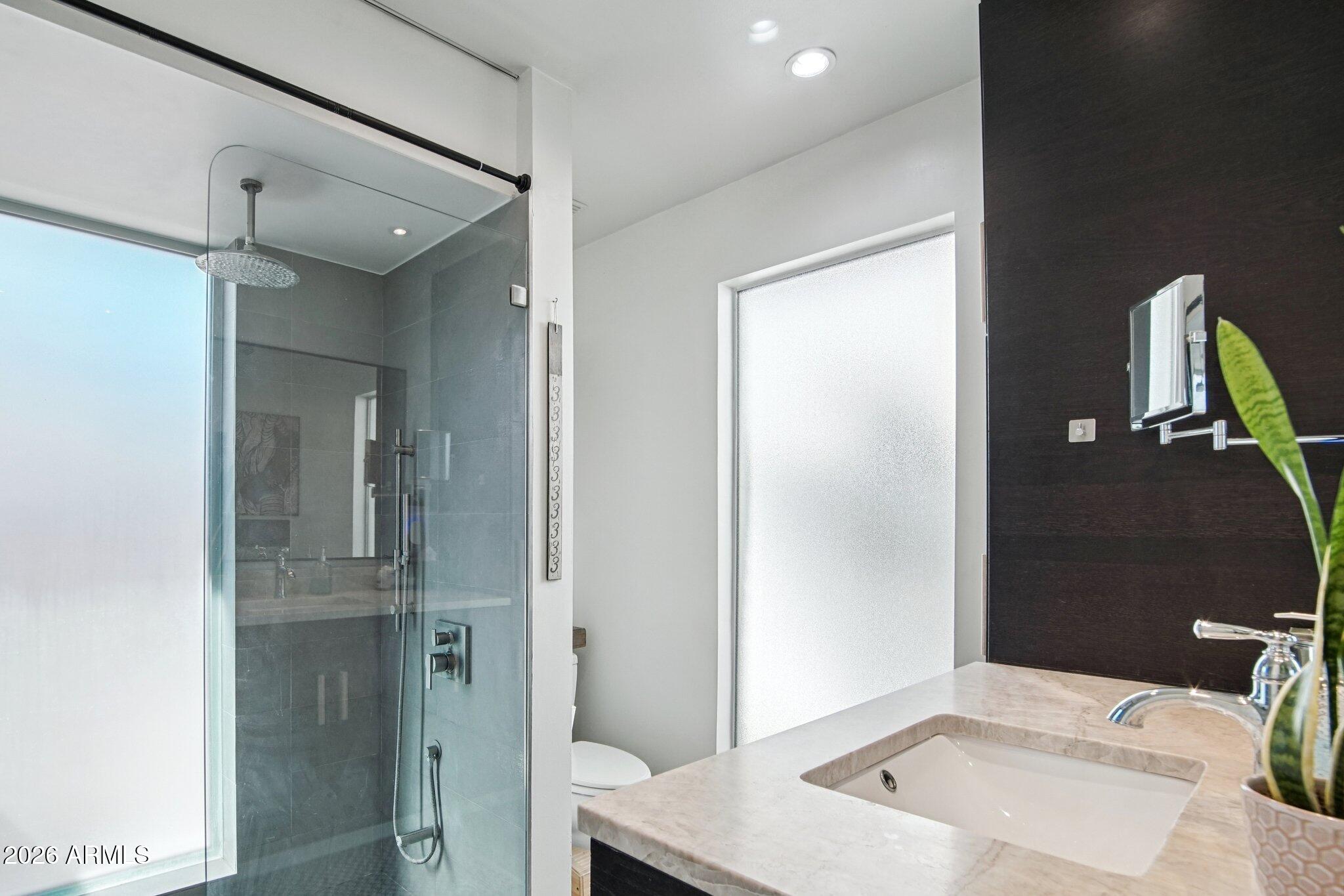 3336 East Hatcher Road Phoenix, AZ 85028 - Photo 14 of 38 Primary Bathroom