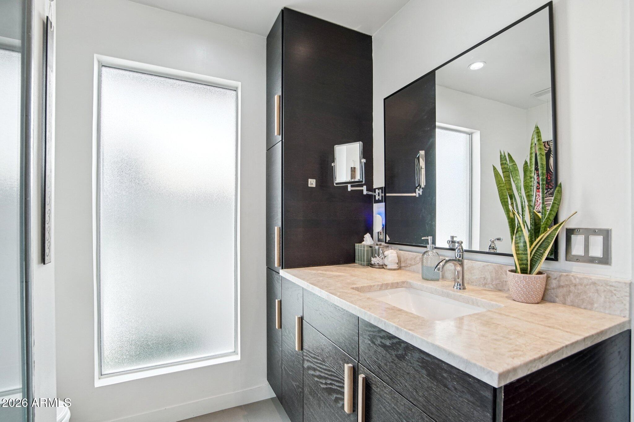 3336 East Hatcher Road Phoenix, AZ 85028 - Photo 15 of 38 Primary Bathroom