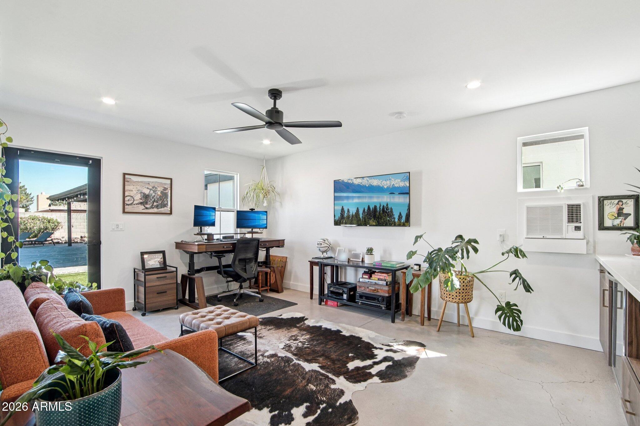 3336 East Hatcher Road Phoenix, AZ 85028 - Photo 18 of 38 Casita Living Room