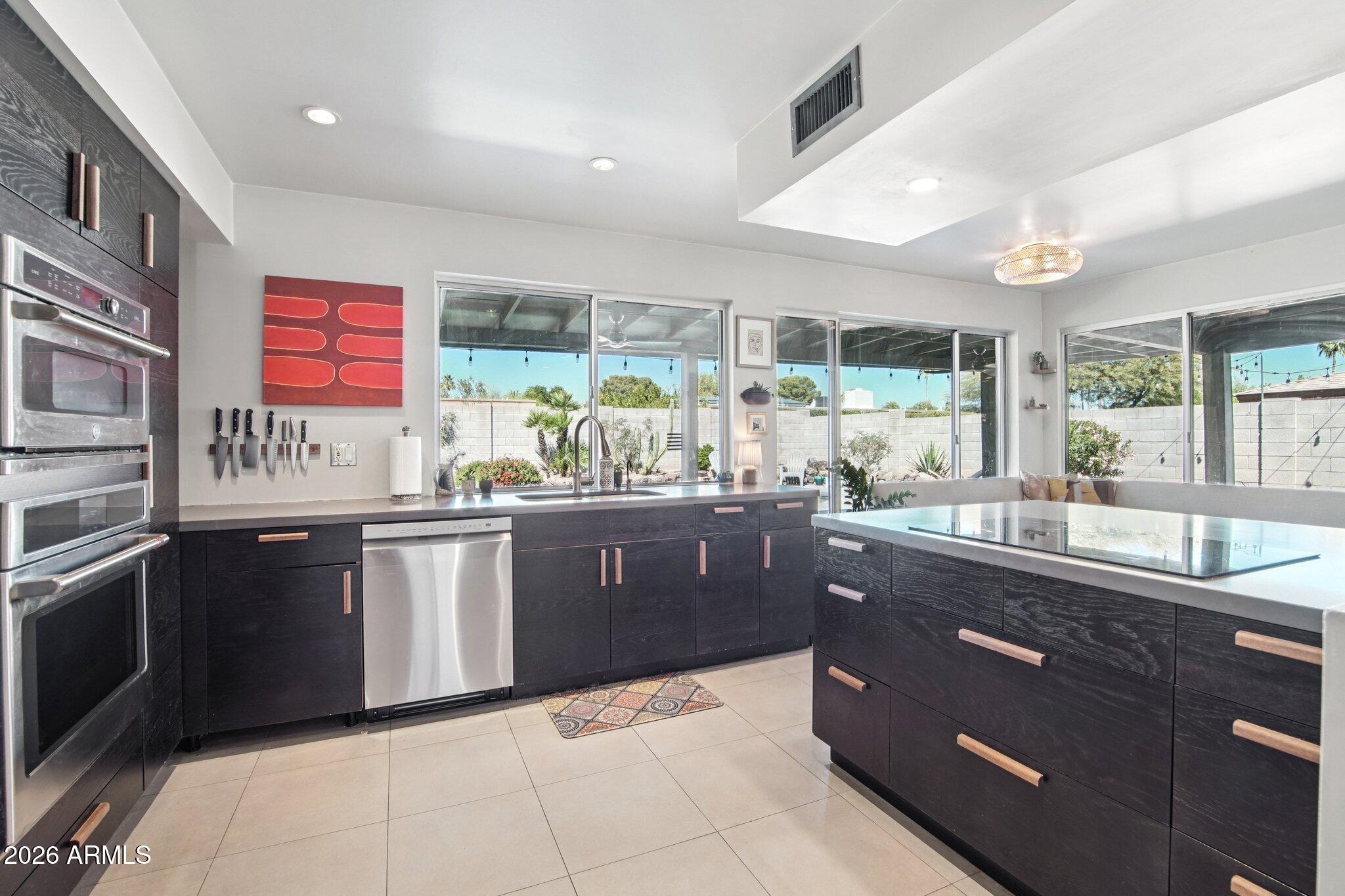 3336 East Hatcher Road Phoenix, AZ 85028 - Photo 4 of 38 Kitchen
