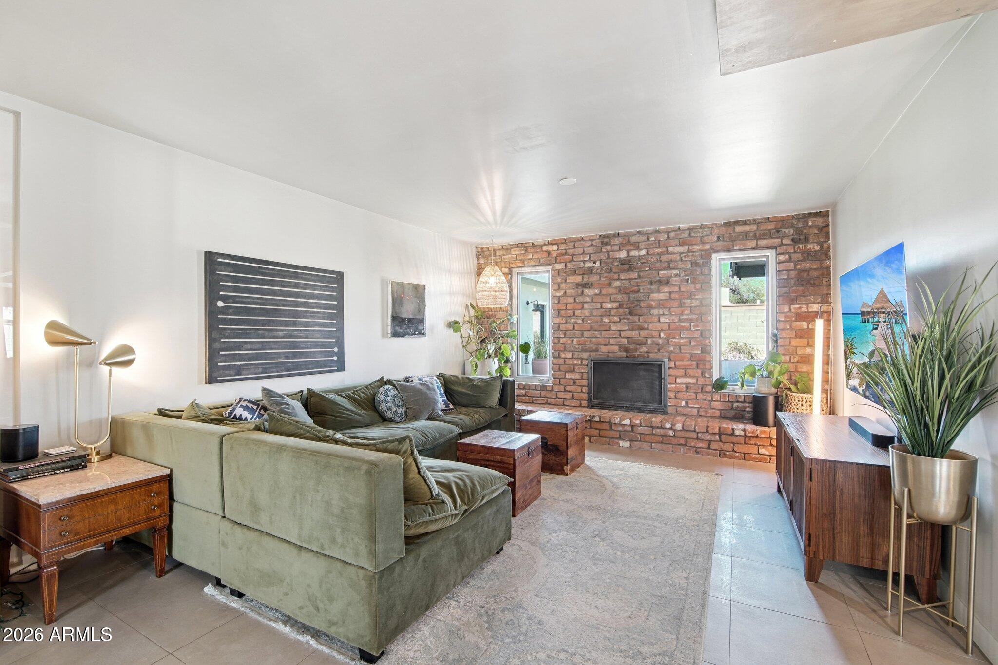 3336 East Hatcher Road Phoenix, AZ 85028 - Photo 6 of 38 Family Room