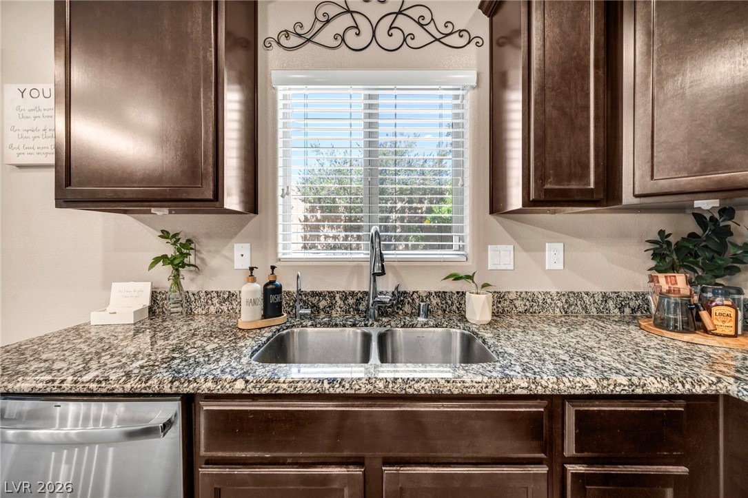 1636 Blue Cliffs Avenue Henderson, NV 89014 - Photo 6 of 61