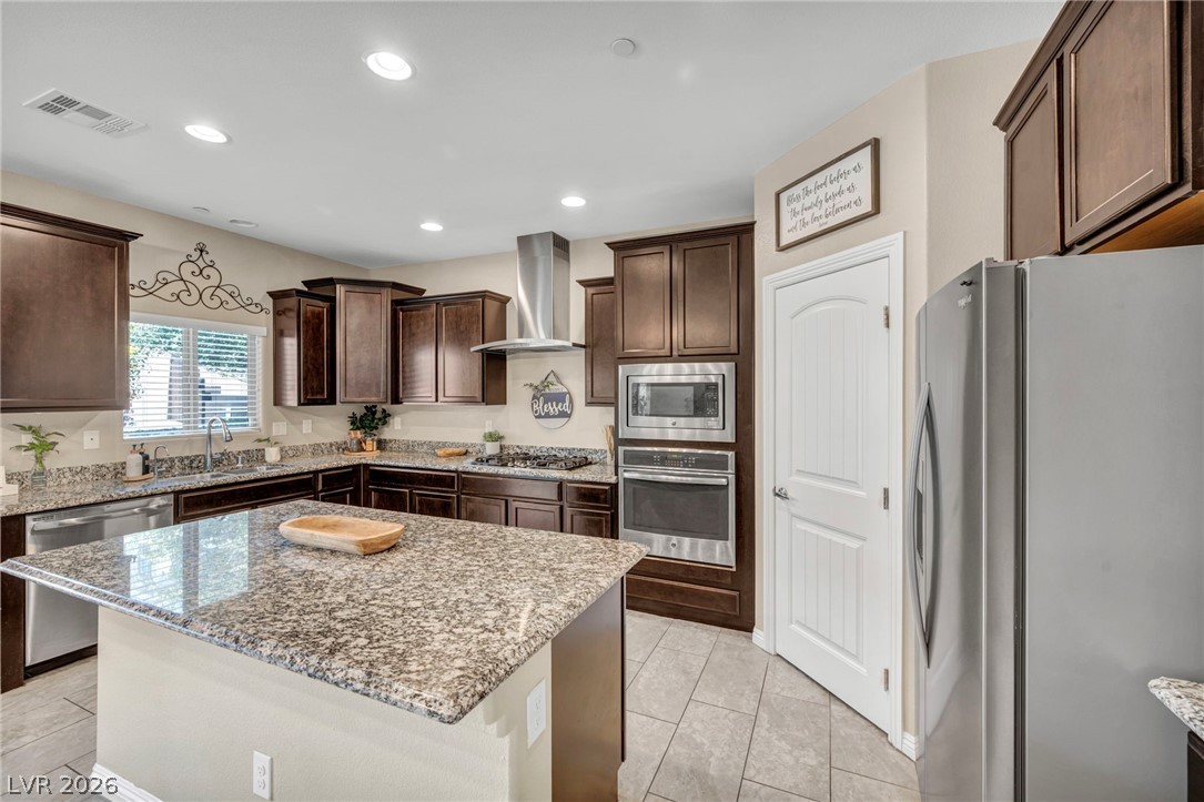 1636 Blue Cliffs Avenue Henderson, NV 89014 - Photo 7 of 61