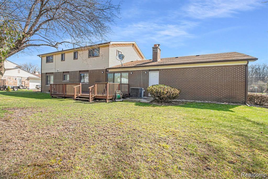 25039 Branchaster Road Farmington Hills, MI 48336 - Photo 3 of 21
