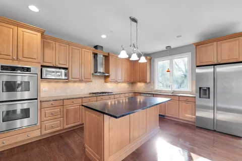 $1,250,000 | 141 Walnut Street, Libertyville, IL 60048