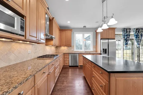 $1,250,000 | 141 Walnut Street, Libertyville, IL 60048