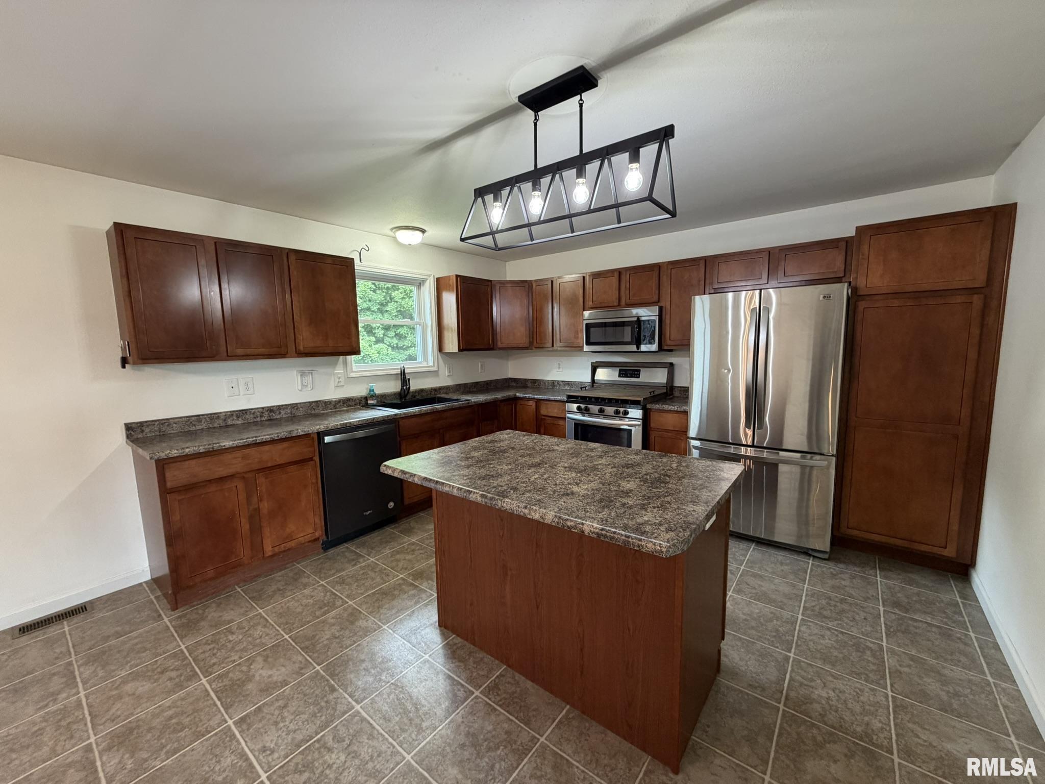 324 Casey Road Farmington, IL 61531 - Photo 37 of 68