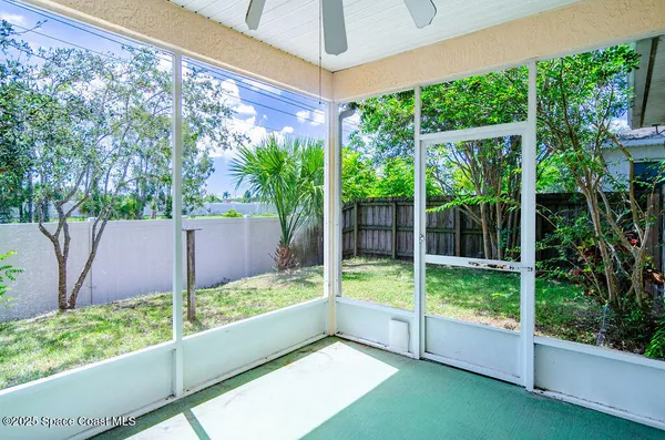 a view of backyard with garden