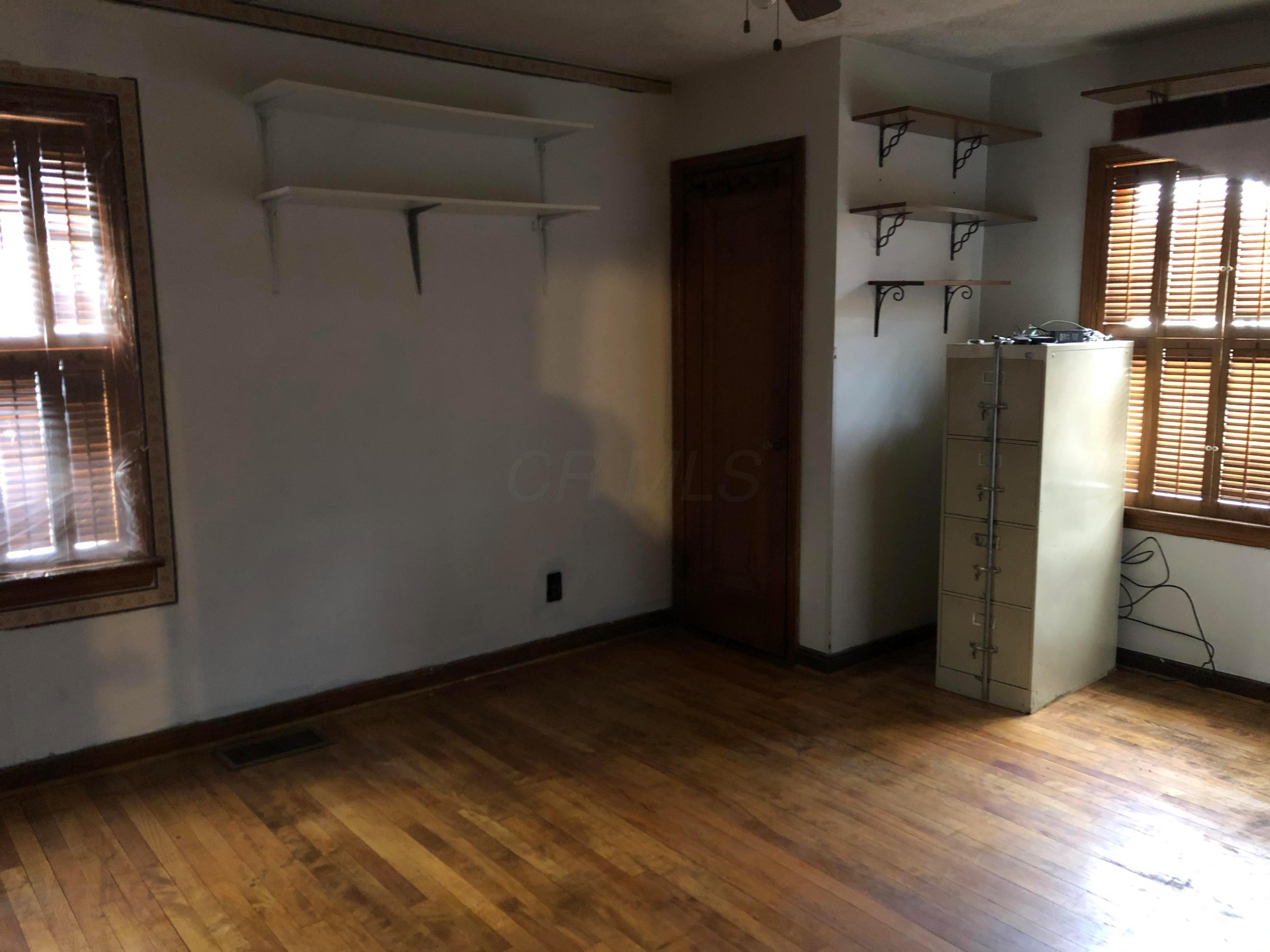 118 North James Road Columbus, OH 43213 - Photo 23 of 38