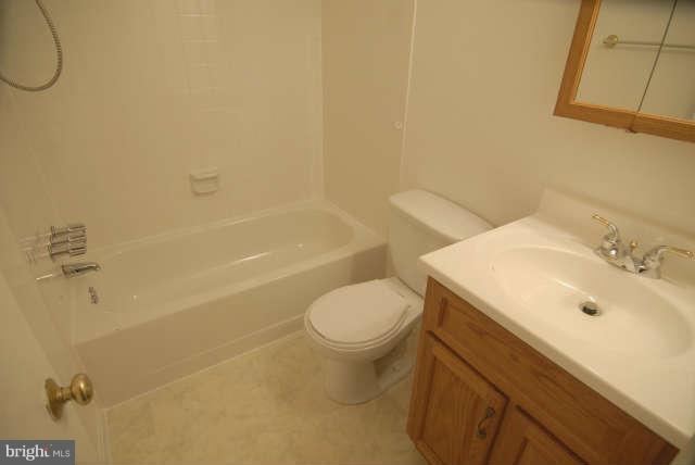 13106 North Point Lane Laurel, MD 20708 - Photo 15 of 30 Bath (Master)