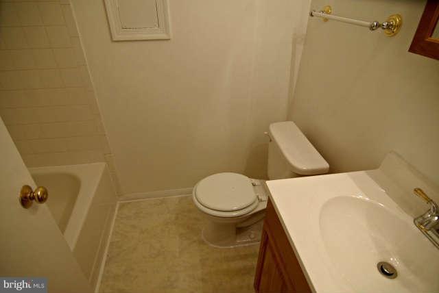 13106 North Point Lane Laurel, MD 20708 - Photo 17 of 30 Bath