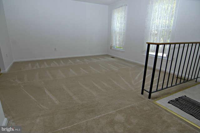 13106 North Point Lane Laurel, MD 20708 - Photo 4 of 30 Living Room