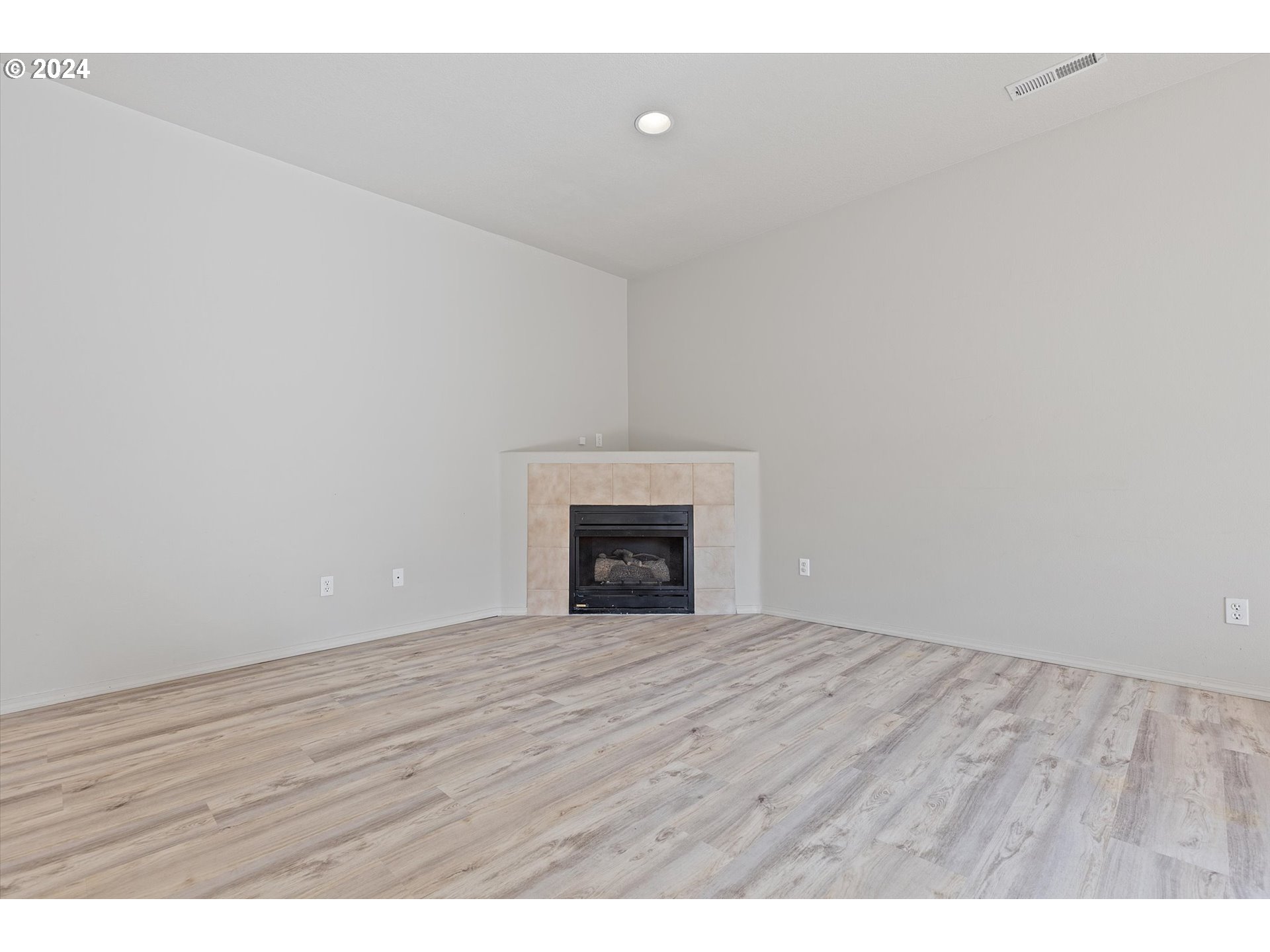 3181 Southwest 177th Place Beaverton, OR 97003 - Photo 12 of 31 a view of an empty room with wooden floor and a window