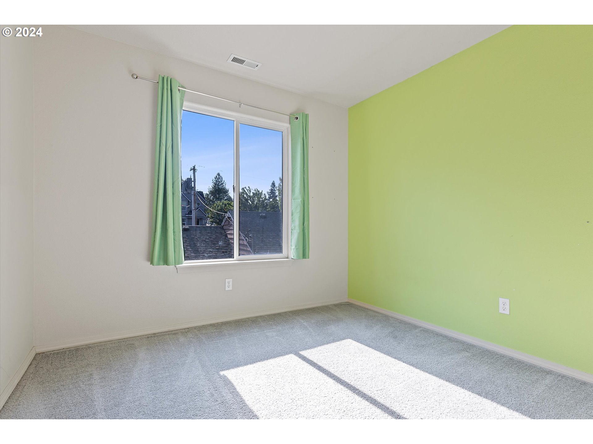 3181 Southwest 177th Place Beaverton, OR 97003 - Photo 20 of 31 a view of a room with window