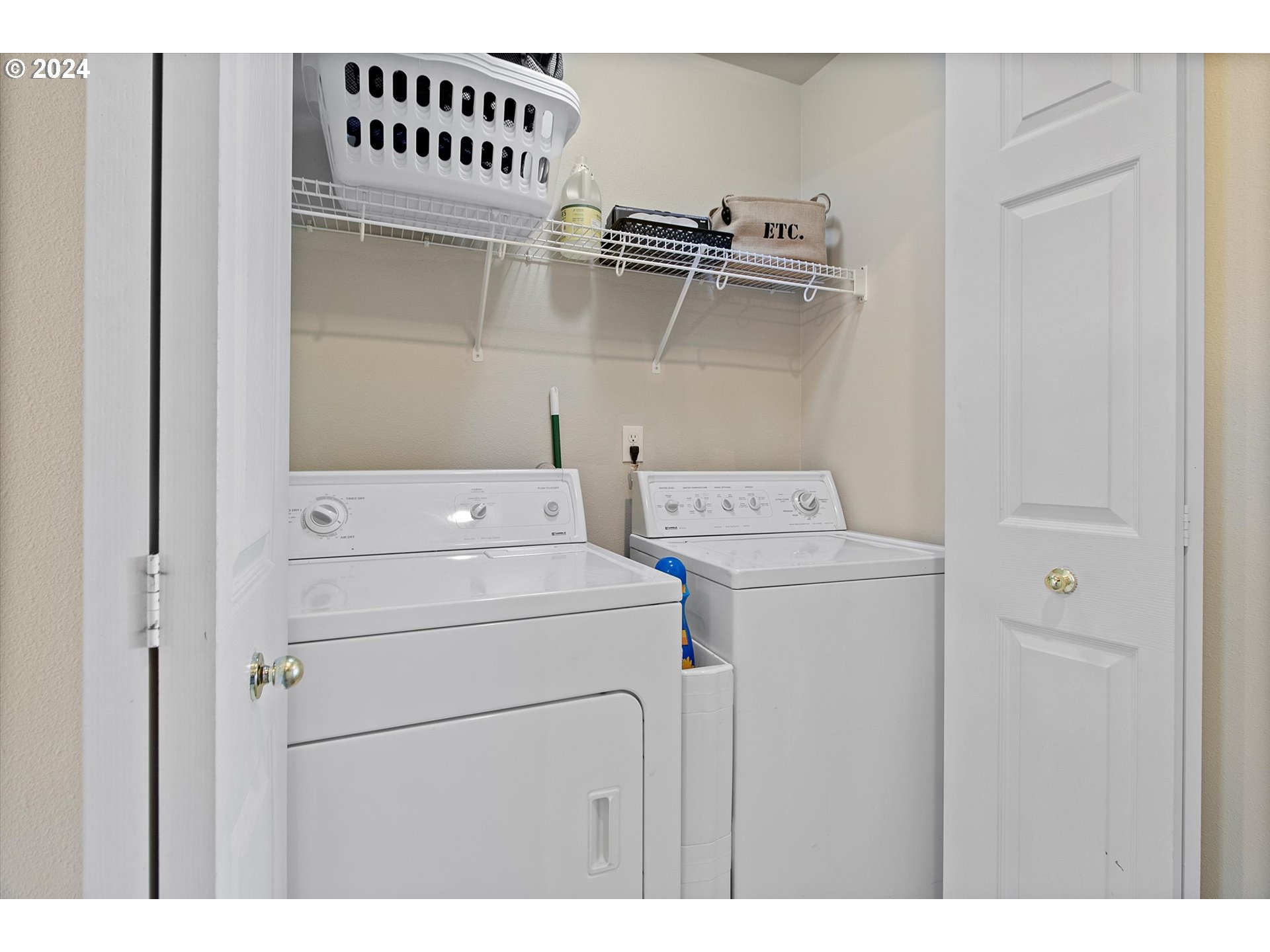3181 Southwest 177th Place Beaverton, OR 97003 - Photo 25 of 31 a utility room with dryer and washer