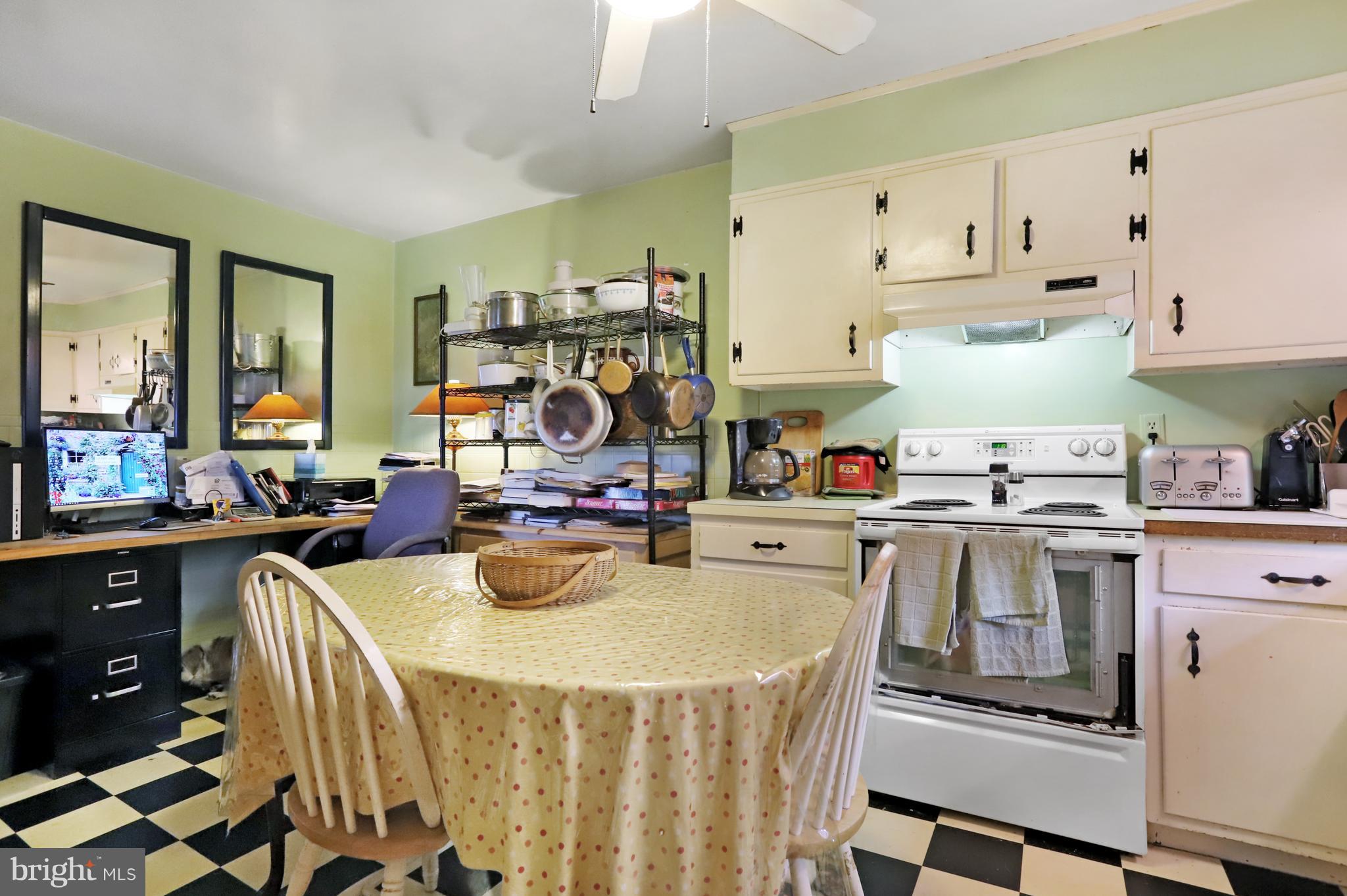716 Medway Road Hagerstown, MD 21740 - Photo 5 of 23 Eat-in kitchen with dining space