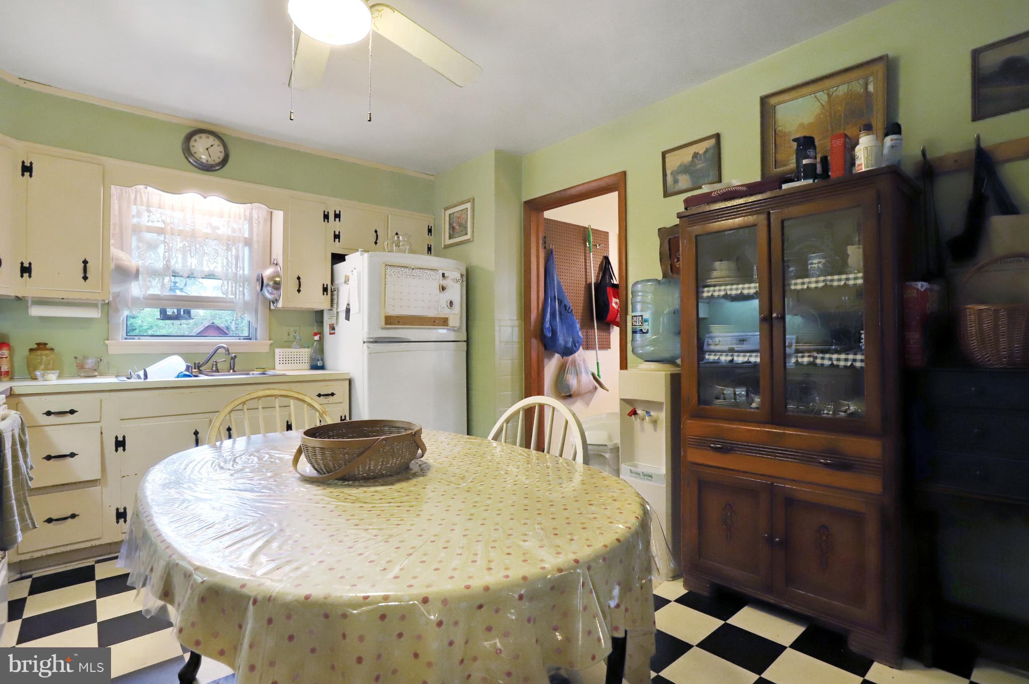 716 Medway Road Hagerstown, MD 21740 - Photo 6 of 23 Eat-in kitchen with dining space