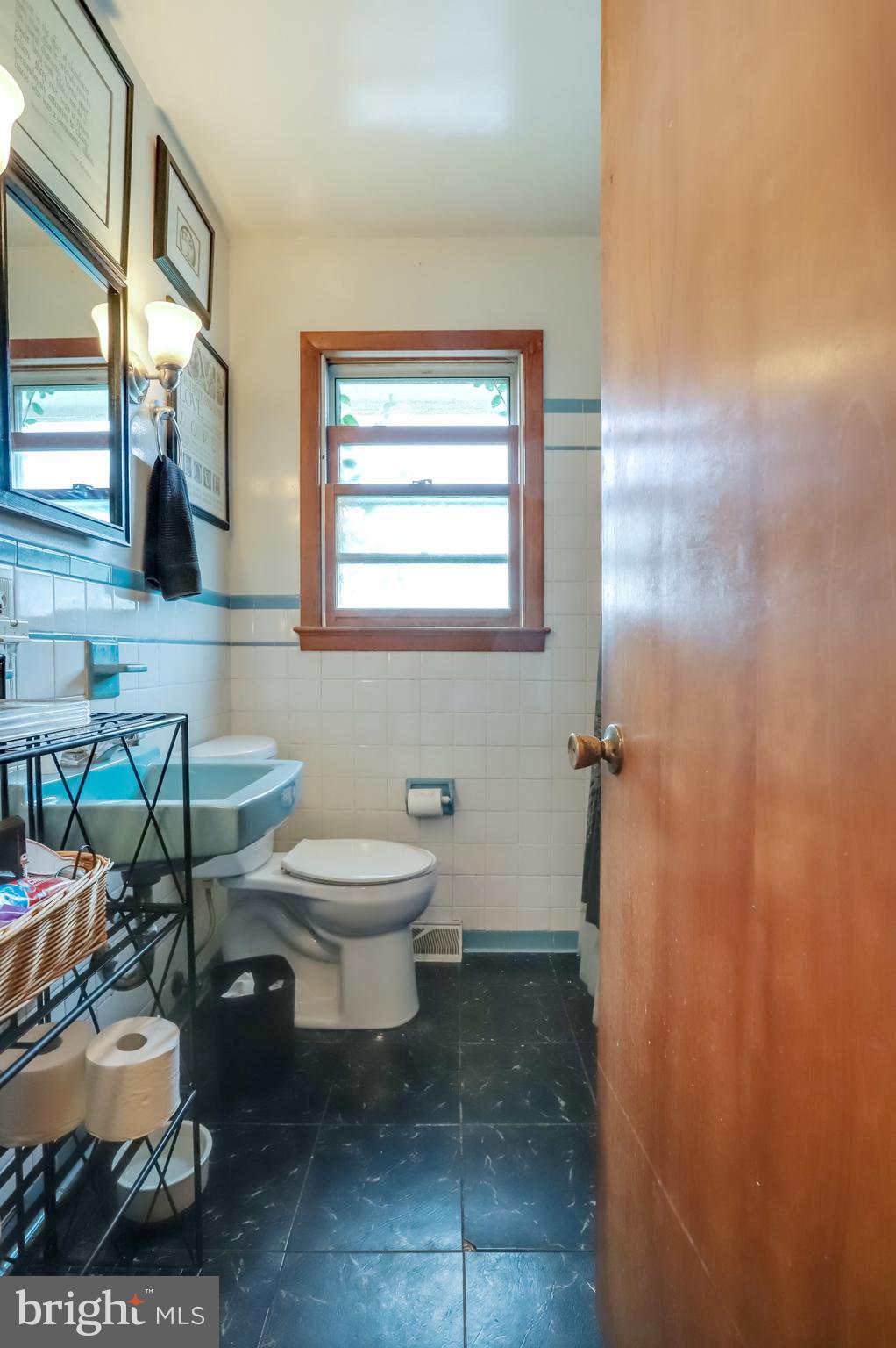716 Medway Road Hagerstown, MD 21740 - Photo 9 of 23 Full bath on main level