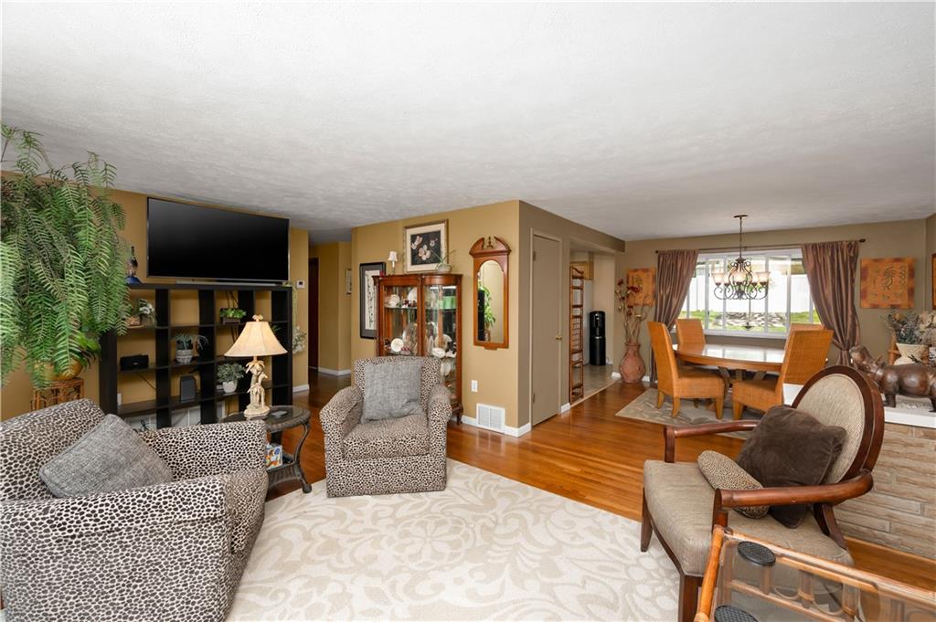 816 7th Street Rochester, PA 15074 - Photo 7 of 32