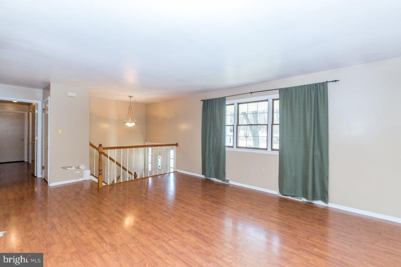 22 Hamilton Road Boiling Springs, PA 17007 - Photo 4 of 25 Gallery Image 4