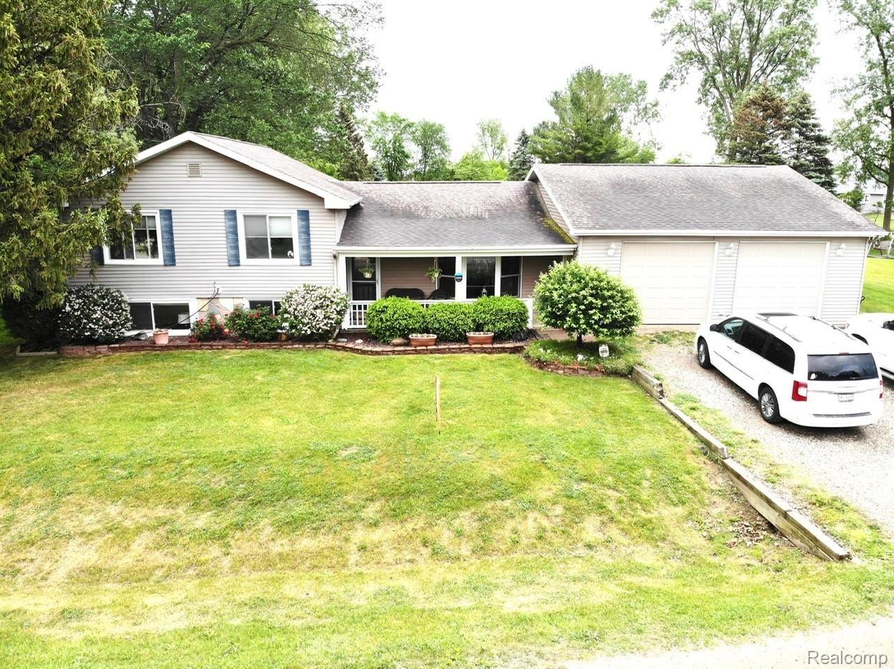 5235 Kidder Road Almont, MI 48003 - Photo 2 of 23 2F5C43B823D176E81B16CB113FBC1C64.jpg
