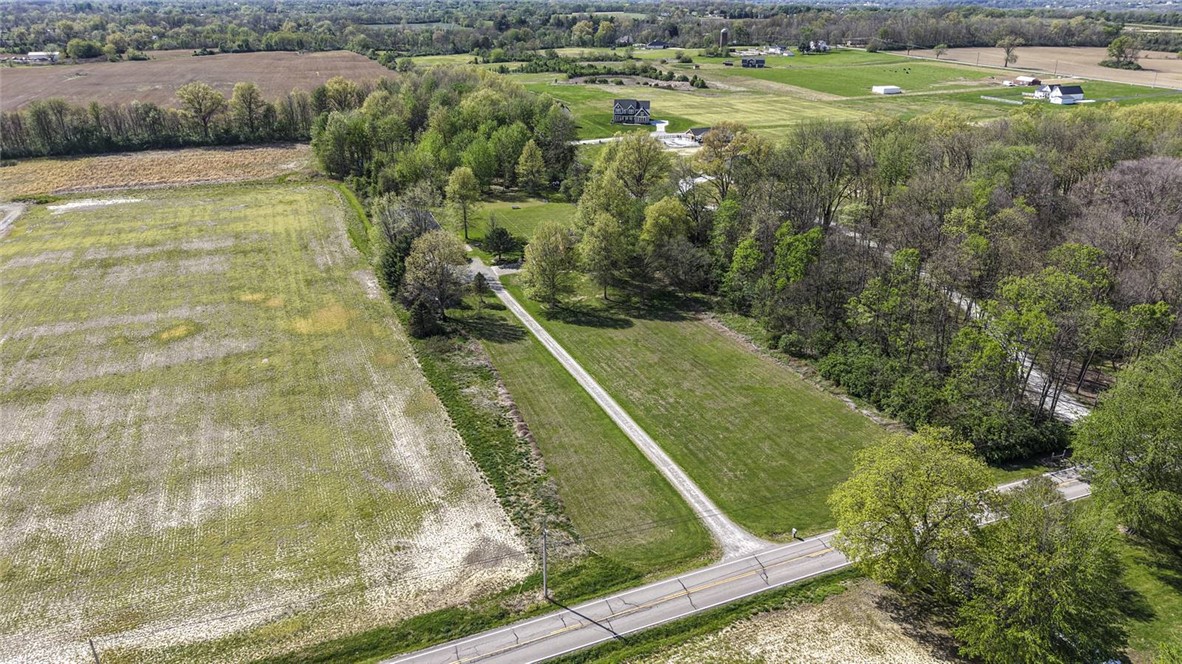 1757 Phillips Road Lebanon, OH 45036 - Photo 46 of 51 Expansive green fields and a winding driveway create an idyllic rural setting.