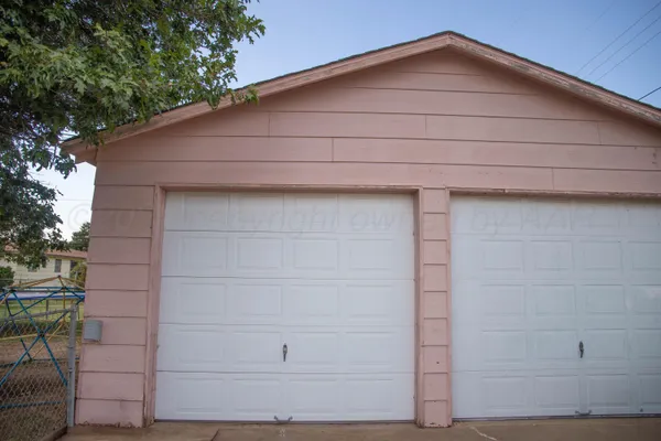 $215,000 | 800 Maple Avenue, Panhandle, TX 79068